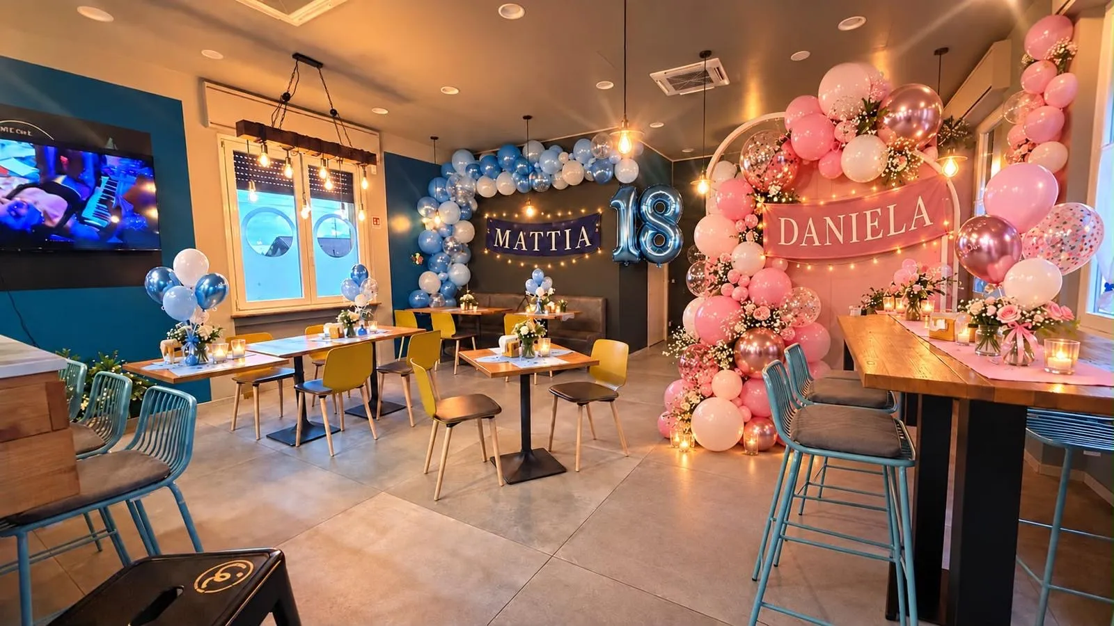 La sala del Blue allestita con archi di palloncini per una festa di 18 anni